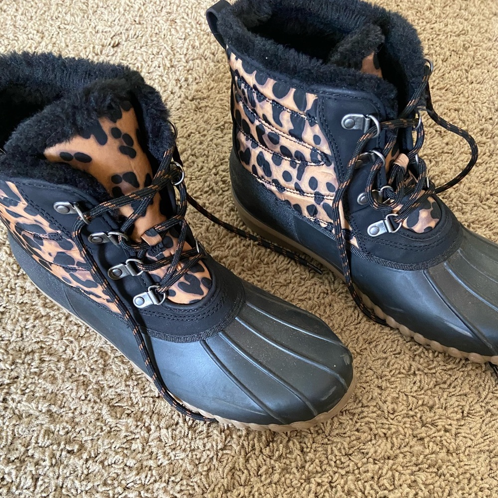 Fur lined duck boots. Leopard print